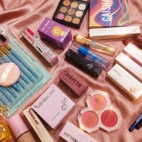 مستحضرات تجميل • للنساء • قطع محدودة