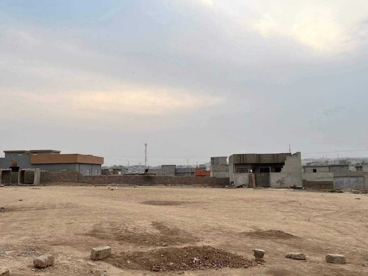 قطعتين أرض  للبيع في  القوسيات
قبل جامع عبدالله بن أبي قحافه    ملاسق معمل سيد حميد 

مساحه القطعه.   100. م مربع 

سند زراعي نموذج 25حق التصرف سند ابيض. تتكاتب ويا ابو السند مباشر 

خدمات ماء كهرباء التبليط 30م

اتجاه قبله تام 

موقع 🌐مميز جدن مكان مرتفع 

الاراضي تبعد عن شارع ادهوك 200متر.  

بنص البناء.   

وحده من القطع ركن.  

السعر.   القطعه.    11اونص 

الاستفسار بل ارقام 

*********** 
***********
