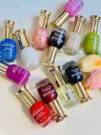 سيت طلاء اظافر • ١٢ لون • طلاء ومقوي