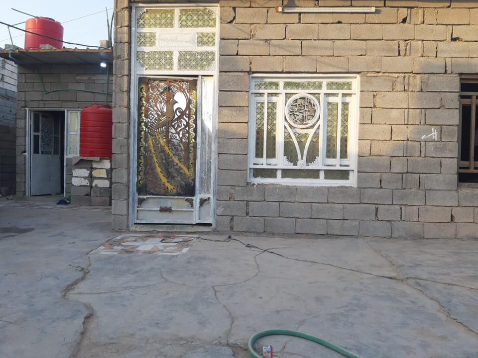 السلام عليكم..
🏠 دار للبيع 🏠 

دار زراعي للبيع مساحة 300 متر 
يحتوي على غرفتين وصالتين ومطبخ وديوانية ومطبخ وصحيات وكراج سقف سندويج مع ماء وكهرباء جاهز للسكن ..

العنوان //خلف ملعب بيت ابو كامل يبعد عن شارع تبليط 500 متر 
السعر // 34 مليون وبيه مجال للشراي 

للاستفسار والتواصل الاتصال على الرقم التالي 
*********** 
مكتب عقارات الفضل
