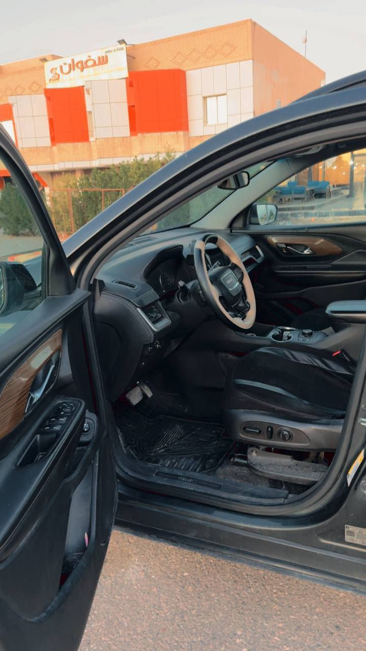 سلام عليكم البيع GMC تيران موديل 2020
وارد مريكي ضربته بنيد ودعاميه والباقي كفاله عامه 
لون فيلي رقم شمالي مميز مداور ثاني يوم 
السعر 165 وبيه مجال 
مكان سياره البصره سفوان 
رقم تلفون ***********
