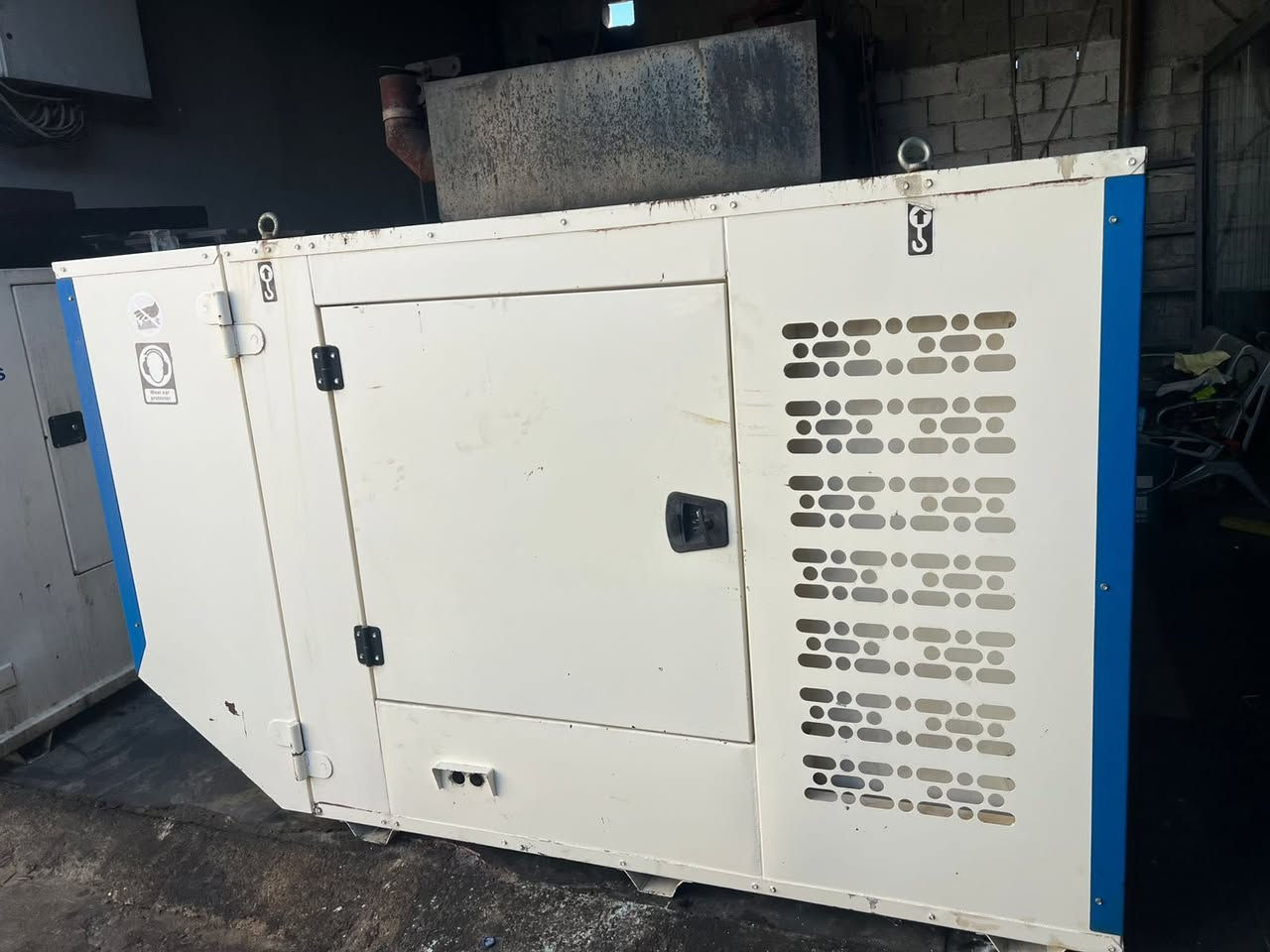 السلام عليكم مولد بيركنز انكليزي اصلي🇬🇧
80كيفي 4 سلندر.  كاتم 100% 🔊
. الاستفسار عل واتساب📞
 *********** 📞***********
توصيل كافه المحافظات  🚛
العنوان أربيل اصناعه الجنوبي
