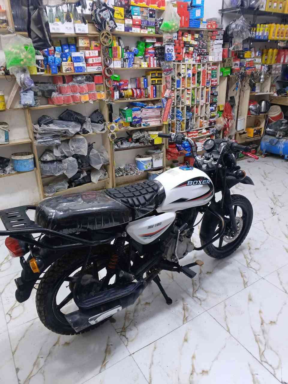 السلام عليكم بوكسر موديل 22
فقط الى الجناي 
كهربائيات كامله 
مال مزاد دراجه جديده 
كلك كلك 
الساعه 750 
بلاستيك ولف خفيف 
دراجه كلش حلوه احلى من الحقيقه 
ملك الدراجات اني 
مزاد مزاد مزاد موجود انواع الدراجات 
 بخار خفيف بمعنى لاستيك ولف 
اللي يحب يتصل لا احد يراسل الي يحب يتصل  
هذا رقم راعيها 
***********
وبيها مجال والعراق كله بي مجال 🤣
