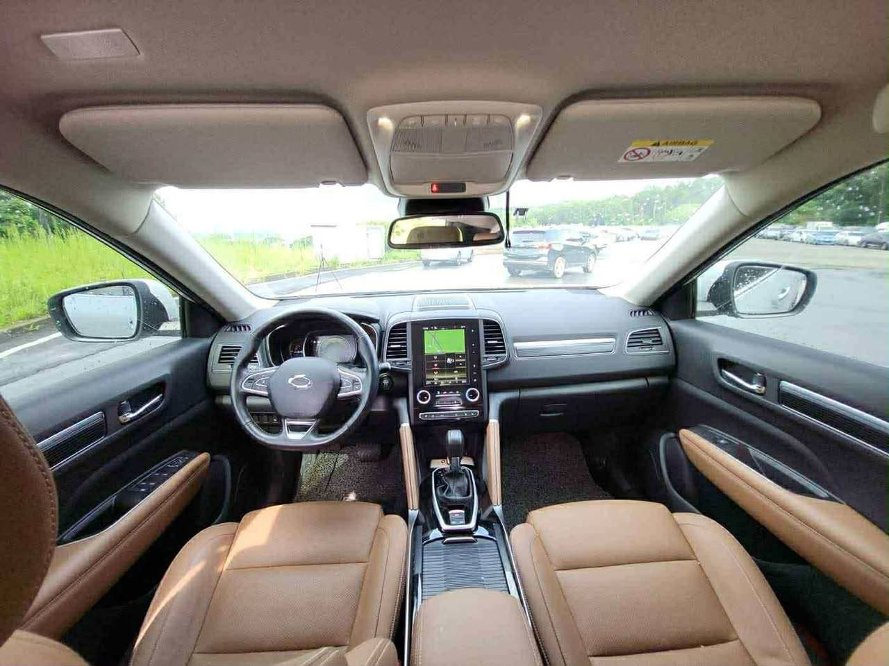 السلام عليكم للبيع رينو كوليوس وارد كوري QM6 
السياره تعمل بالغاز فقط 
موديل 2023 
مواصفات السيارة 
 المحرك 4 سلندر  ياباني
 ناقل حركة أوتوماتيك 7 سرعات
 مفتاح التشغيل بصمة 
حساسات 360 درجة
كامرا خلفية دوارة
مصابيح امامية LED زينون   
 مصابيح خلفية LED 
 ويل كب 19
 اشارة في المرايا الجانبية 
المرايا قابلة للطي تلقائياً
 رادار جانبي+امامي وخلفي (نقط عمياء)
عدد AIR BAG 8
 هاند بريك كهرباء 
 مكابح ABS 
 شاشه apple car play و android auto و
 تحكم مقود
منفذ طاقة 
 تتسع المقصورة لـ 5 ركاب
مقاعد جلد و تدفئه وتبريد للمقاعد 
كرسي السائق مساج 3 وضعيات 
تدفئه استيرن 
 اضاءة led داخل الأبواب 5 الوان
 لوحة العدادات متغيره 4 أشكال
 تثبيت مقتعد الأطفال ISOFIX 
  تبريد مناخين للسائق و الراكب مع تبريد خلفي
 مقابض ابواب نيكل مع زر بصمه
 نظام مانع الانزلاق 
حاملات اكواب مبرده
 سستم صوت BOSS
دمام خلفي
صندوق كهرباء
اريل نفيگيشن
نظام الركن التلقائي autopark
المرأة الوسطيه بخاصية تعتيم الذاتي
حادث بسيط جاملغ خلفي 
السياره بااسمي 
رقم بغداد 
السياره ماشيا ٣٠ الف بس
السعر 175 عنوان بغداد 

‭٠٧٧١ ٠٦٩ ٦٣١٥‬
