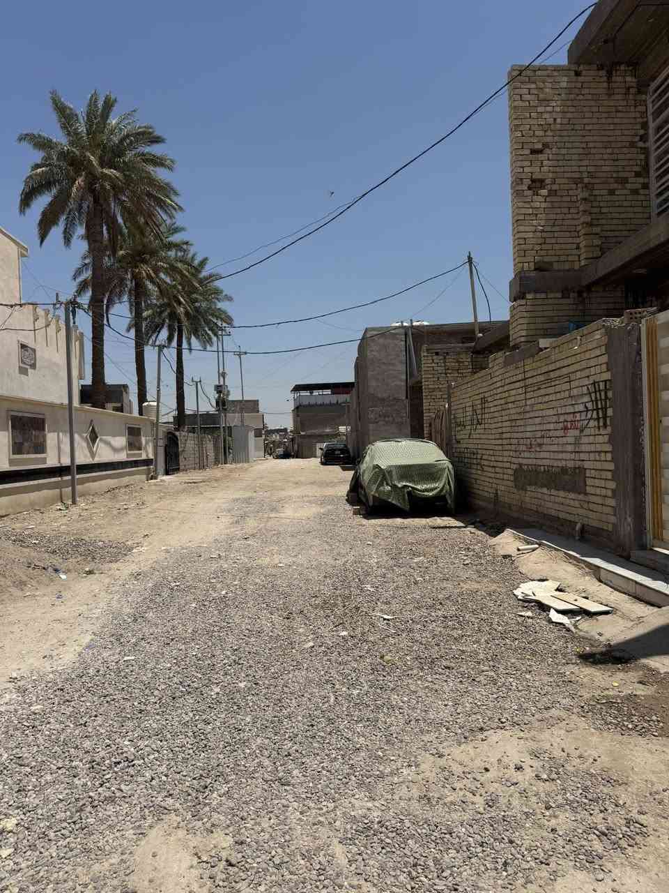 بيت 100 متر للبيع بناء حديث يحتوي على طرمه خارجيه وحمامات خارجية وصاله ومطبخ وغرفة نوم وحولي والطابق الثاني غرفة نوم وحمامات بس هيكل ما كامل الطابق الثاني خدمات كامله ماء وكهرباء ومجاري العنوان شهداء البياع بل زراعي وره سوك رضا 
للاستفسار الاتصال على الرقم *********** متوفر واتساب
ويرهم قسط 💯
