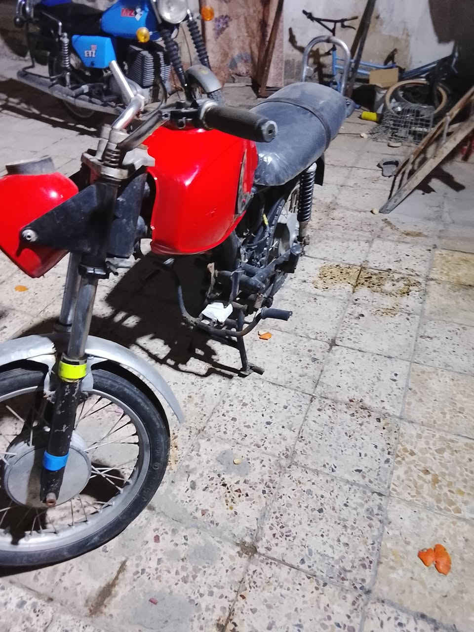 السلام عليكم عدائي الدراجه 81 ربيع ادوات دراجه مفسخه سعرها 300 وبيها مجال مكانه بغدادم الرقم الاستفسار ***********
