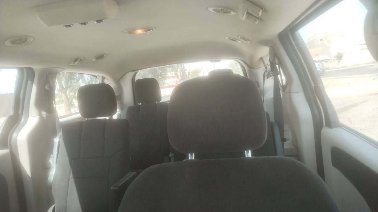 السلام عليكم من رخصت الادمن دوج كرفان ٢٠١١ سياره حلوه ضرره جاملغ امامي بيه طخات خفيفه سياره حلوه دواخل حلوه تخم تاير جديد دوشمه جديده صدر امامي وخلفي جديد محرك نظيف تبريد ثلاث قطع ٣ سعره ١٢٠ مكان سياره بغداد الغزالية شارع البداله رقم ***********او ***********
