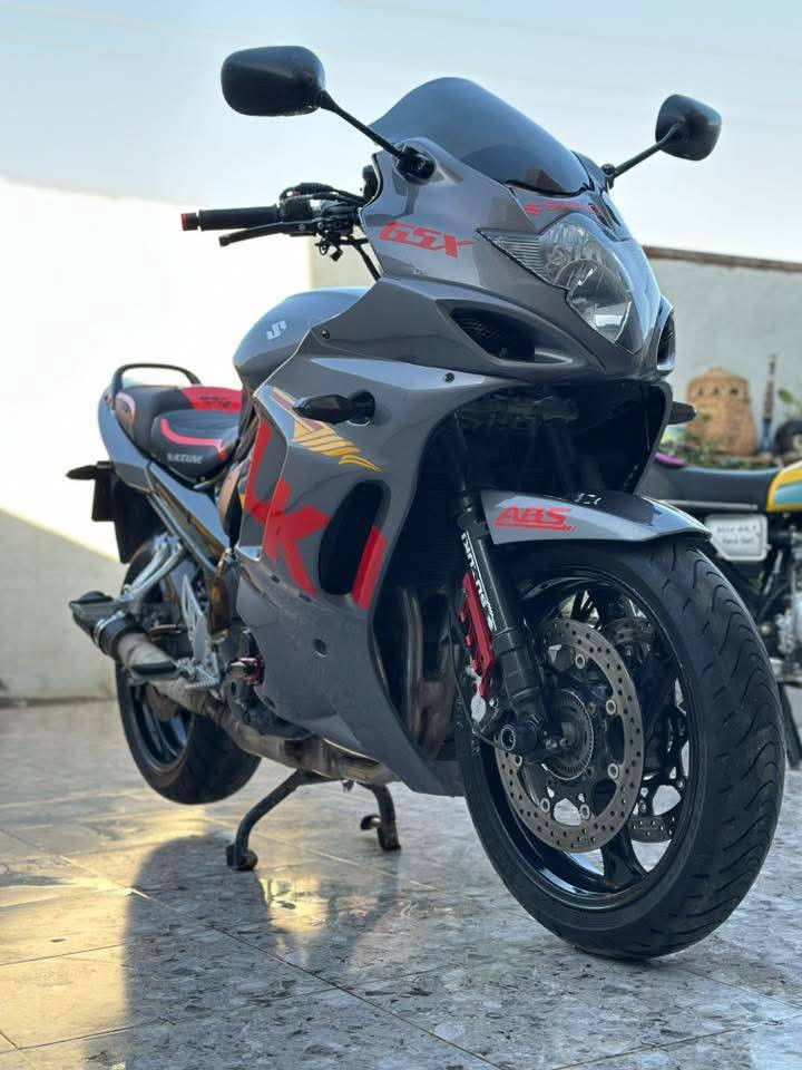 سازوكي gsx 1250 موديل 2011 مرقمه گير ومحرك مكفول كفرات جدد الدراجه جاهزه مابيهه نقص كلشي شغال مكاني بغداد حيور السعر 45 وبيها مجال رقمي ***********
