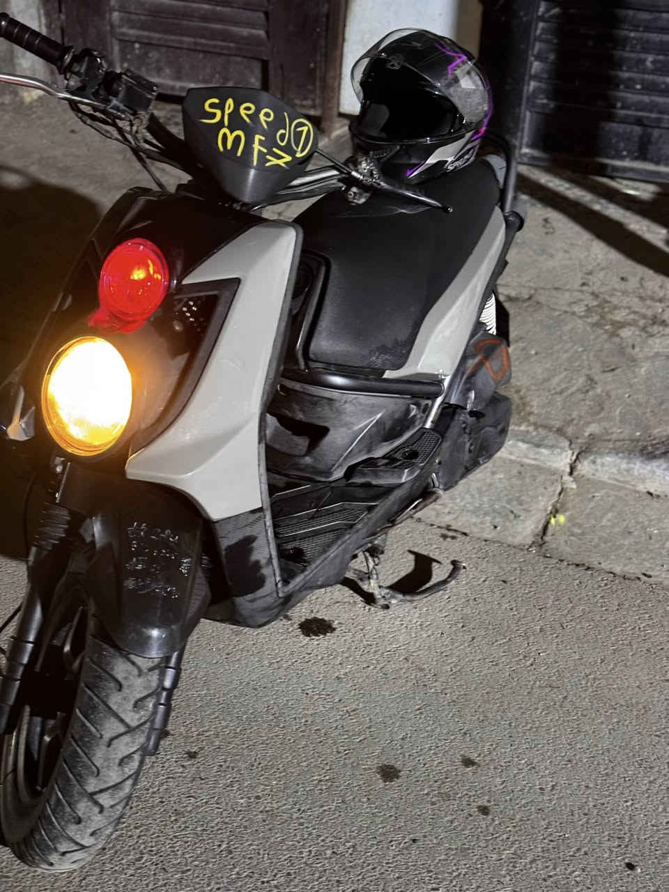 السلام عليكم سكنس جبلي ياماها ياباني غنية عن التعريف مزودة للبيع دراجة صارلها اسبوع نازلة من الرمبة تاخذها تفحص وين ميعجبك اذا بيها برغي مفتوح ترجع ختم كفرات محرك وشاصي كلة واحد دراجة مال رمبة نفس مذكرت مواصفاتها
السرعة ١٤٠
ستيرن رياضي 
لون رصاصي اسمنتي المميز
صالنصة رياضي
كلجات امامي خلفي رياضي 
اوراق كاملة 
السعر مليون و ٣٠٠ وبيها مجال بسيط للشراي 
للتواصل فقط على هذا الرقم بي واتس اب هم 👇🏻
***********
