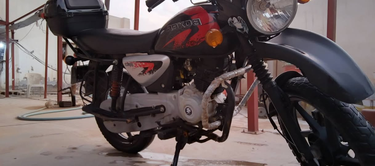 اعيد نشر بسبب الوعود الكاذبه بيع مستعجل بوكسر مرقم نكليزي لوحة وسنوية  دراجة جبلي موديل 20 طالعة بل 22 مال بيت للبيع بمليون800 وبيهة مجال 
***********
