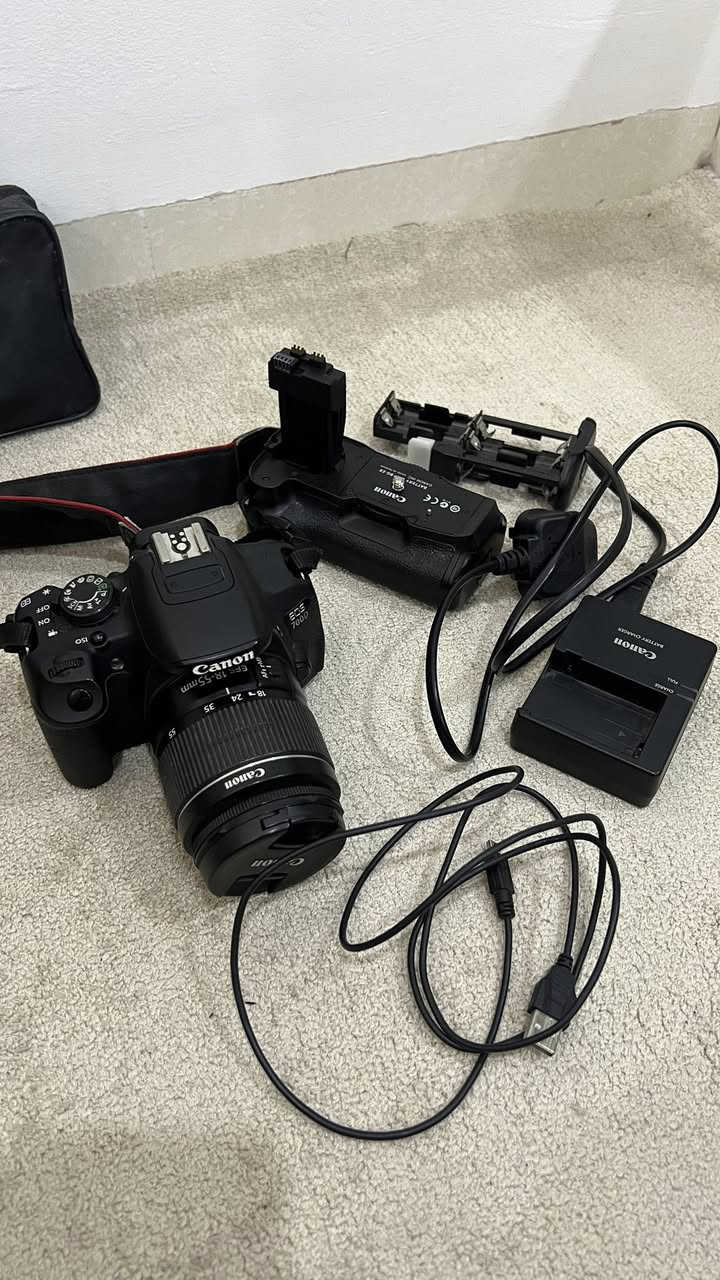 للبيع
كاميرا كانون 700D نظيفة مع عدسة و ستاند و فلاش و مايك و كرب
السعر ٣٠٠ الف دينار
المكان اربيل


**إذا كنت صاحب هذا الإعلان وتريد حذفه لأي سبب، رجاءا أرسل رسالة إلى الدعم الفني**