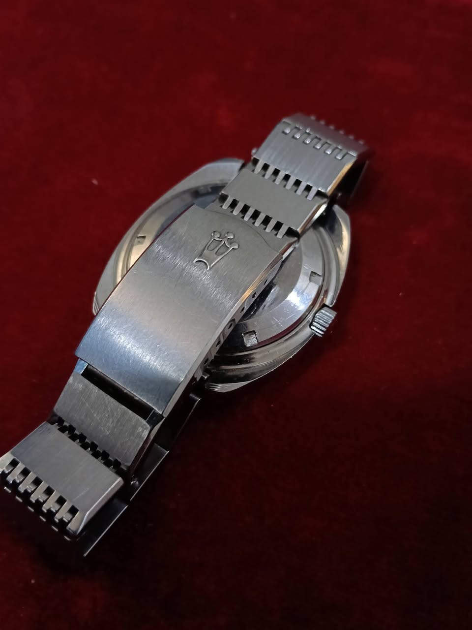 ⌚ العلامة: Solimon
⌚ الطراز: Automatic Deluxe – 25 Jewels
المواصفات:
⚙️ نوع الحركة: أوتوماتيك (ميكانيكية تعمل بالحركة – بدون بطارية)
💎 عدد الجواهر: 25 Jewels
📅 التاريخ: يوم + تاريخ (Day-Date)
🕰️ التصميم: كلاسيكي قديم (Vintage)
🎨 لون المينا: رمادي داكن مع مؤشرات ذهبية
🔩 الخامة: ستانلس ستيل (الهيكل والسوار)
💧 مقاومة الماء: Waterproof (مقاومة للماء – استخدام يومي خفيف)
🔒 ظهر الساعة: ستانلس ستيل محفور
👑 التاج: جانبي
السعر خاص


**إذا كنت صاحب هذا الإعلان وتريد حذفه لأي سبب، رجاءا أرسل رسالة إلى الدعم الفني**