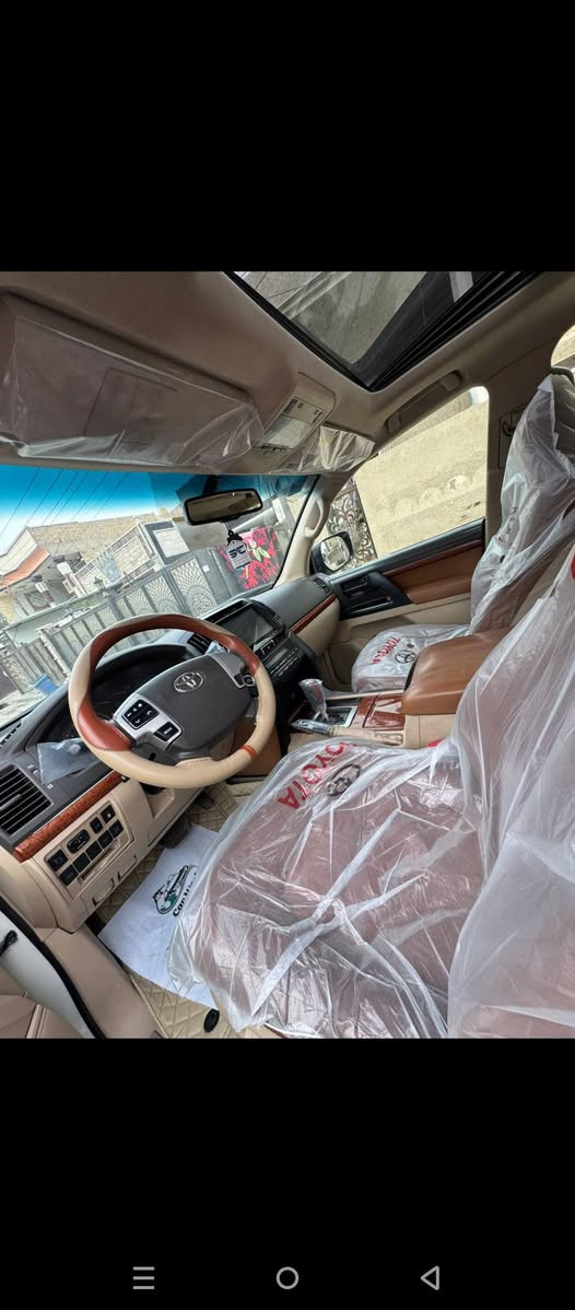 لاندكروزر 2015
كفاله عامة
ماشية 144
مكينة 8 4600
تخم تاير 
حدادية جديدة 
بيهة كم BDR ما بين اصلا
وصبغ نص الدعامية الامامية فقط
السعر 425$
***********
***********
