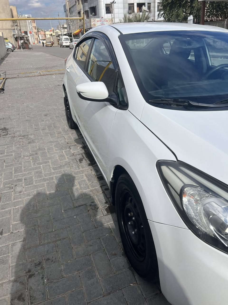 سلام عليكم كية سيراتو موديل 2015 محرك 1600 دوش بسمي مشروع وطني رقم بغداد جديد هزه جديد سياره خليجي اي نقص مابيه بيه قطعه وحده صبغ دوس صبغ مكانين بارد مواصفات 

لد امامي 
تحكم استرين 
شاشه \ كأمره 
السعر (125) بيه مجال العنوان بغداد آلشعب حي التجار 
***********
