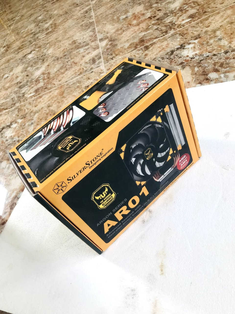 🚀 للبيع: باكج جيمنج وصناعة محتوى متكامل (Full     Studio Setup) 🚀
​تجميعة قوية، نظيفة جداً، وجاهزة لكل شي (ألعاب، مونتاج، بث مباشر، دراسة).
​1️⃣ مواصفات الحاسبة (PC):
​المعالج: Intel Core i7-8700 (أداء مستقر وقوي).
​كارت الشاشة: NVIDIA RTX 2060 (يدعم تقنيات Ray Tracing).
​الرام: 16GB.
​التخزين: SSD 240GB للنظام + HDD 1TB للملفات.
​المذربورد: Gigabyte H370 HD3.
​الباور سبلاي: 700W.
​الكيس: Thermaltake بتبريد ممتاز.
​2️⃣ الشاشة (Monitor):
​LG 24-inch IPS FHD (ألوان حقيقية وزوايا رؤية ممتازة).
​3️⃣ المايكروفون الاحترافي (Microphone):
​Thronmax MDrill Dome بكرتونته ونظافة 100% (مناسب جداً للبث المباشر والتسجيل الصوتي بجودة عالية).
​4️⃣ الـ UPS (هدية):
​نوع ZEUS 1500 (يحتاج فقط تبديل بطارية لحماية جهازك من انقطاع الكهرباء).
​📦 ملاحظة: جميع كراتين القطع الأصلية موجودة ومعتني بيها.
💰 السعر للباكج كامل: 650 ألف دينار فقط.
📍 المكان: (ديالى - بعقوبة )


**إذا كنت صاحب هذا الإعلان وتريد حذفه لأي سبب، رجاءا أرسل رسالة إلى الدعم الفني**