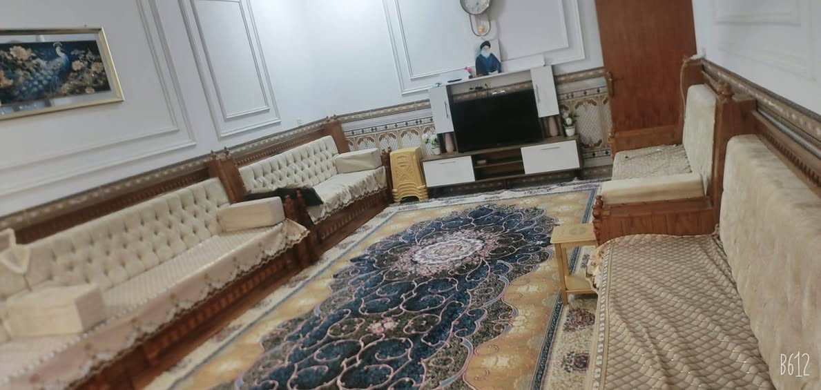 الدار للبيع 
قضاء الحي الكرادة 
بناء حديث
 مساحه 500م 
السعر 150وبيه مجال للشراي 

اتصل ع رقم ***********
