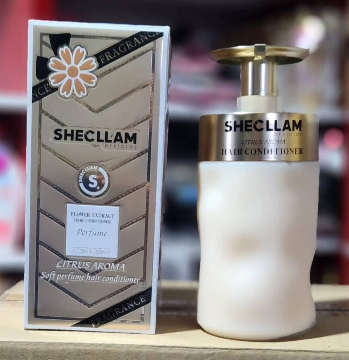 شامبو وعلاج شعر SHECLLAM - لمسة فاخرة تفوح عطراً

تميزي برائحة تثبت .. ولمعان يظهر من أول استخدام قدمنا لك مجموعة SHECLLAM العطرية الفاخرة للعناية بالشعر بتصميم أنيق ورائحة تخطف الأنفاس.

شامبو SHECLLAM - True Me Citrus Arom
برائحة الحمضيات المنعشة
تنظيف عميق مع رغوة غنية وناعمة
. يترك الشعر ناعماً، لامعاً ومعطرًا لساعات طويلة

مناسب للاستخدام اليومي ويمنح إحساس انتعاش يدوم

بخلاصة الزهور الطبيعية

يعالج تشابك الشعر ويمنحه نعومة كالحرير

رائحة الكرز الجذابة التي تترك بصمة أنثوية ساحرة

يتحكم بالزيوت ويعطي مظهر شعر صحي ومتوازن لماذا تختارينه من كوزمتك الفراشة؟

روائح ثابتة وفاخرة

جودة عالية وسعر مناسب

مناسب لكل أنواع الشعر


**إذا كنت صاحب هذا الإعلان وتريد حذفه لأي سبب، رجاءا أرسل رسالة إلى الدعم الفني**
