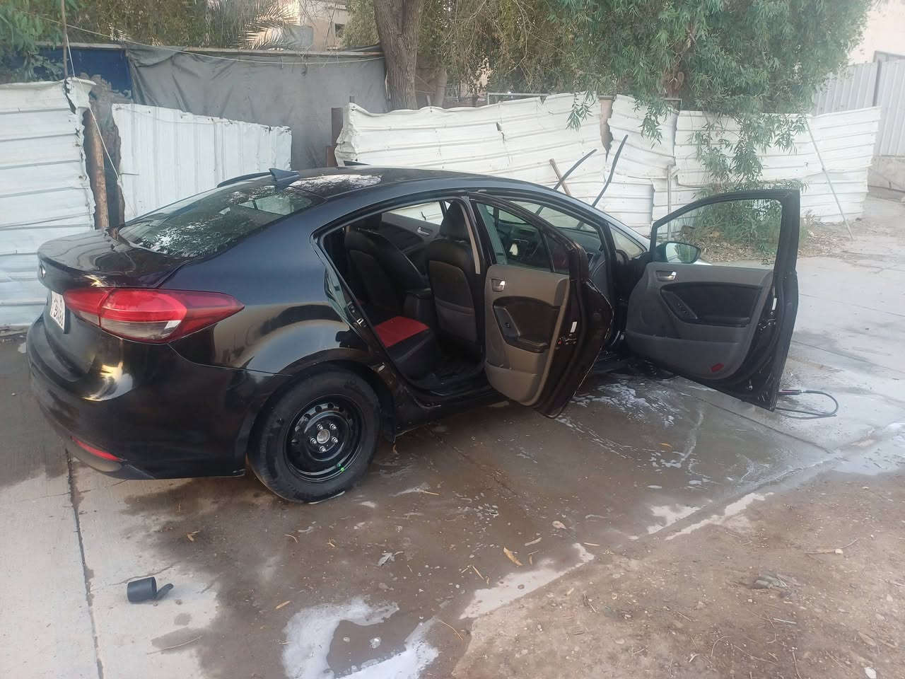 سلام عليكم فورتي 18 
محرك 2000 دوش 
كير At 
بجم كبس 
بيه 3 قطع حادث امريكي صندوق
و بل عراق بابين تبديل 
تبريد خير من الله 
تخم تاير جديد 
نقص فقط حداديه
السعر 125 وبيه مجال بسيط حك الجيه
المكان حي الجهاد  بغداد
الاستفسار ***********
