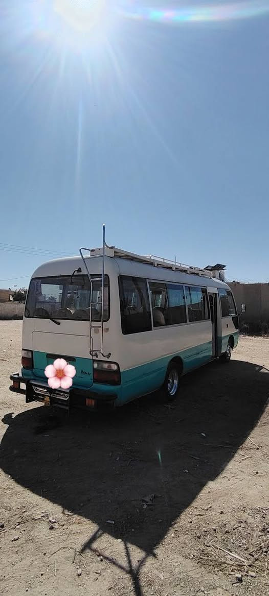 السلام عليكم كوستر للبيع صيني مكينه وكير جمره تبريد سياره جاهزه ويل ناصي تخم تاير رقم الماني سنويه ل ٢٠٢٨ مكان حله سعره*********** شراي يتصل
