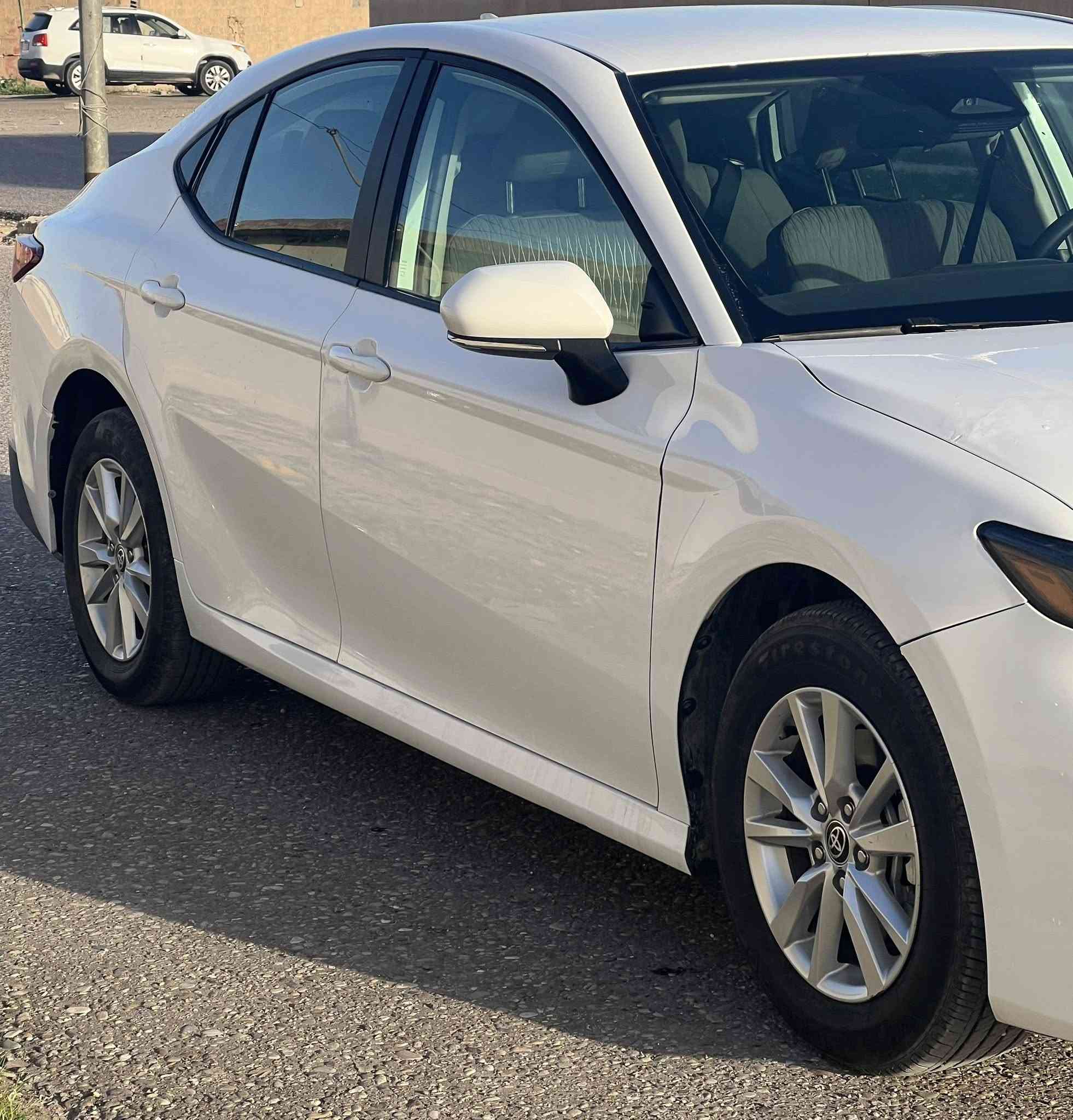 كامري LE 2025 هايبرد( رقم بغداد )
شاحن وايرليس
محرك 2500 هايبرد 
صبغ الجاملغ الخلفي الأيمن وقبق چنطه 
للاستفسار الاتصال على الرقم التالي 

***********
