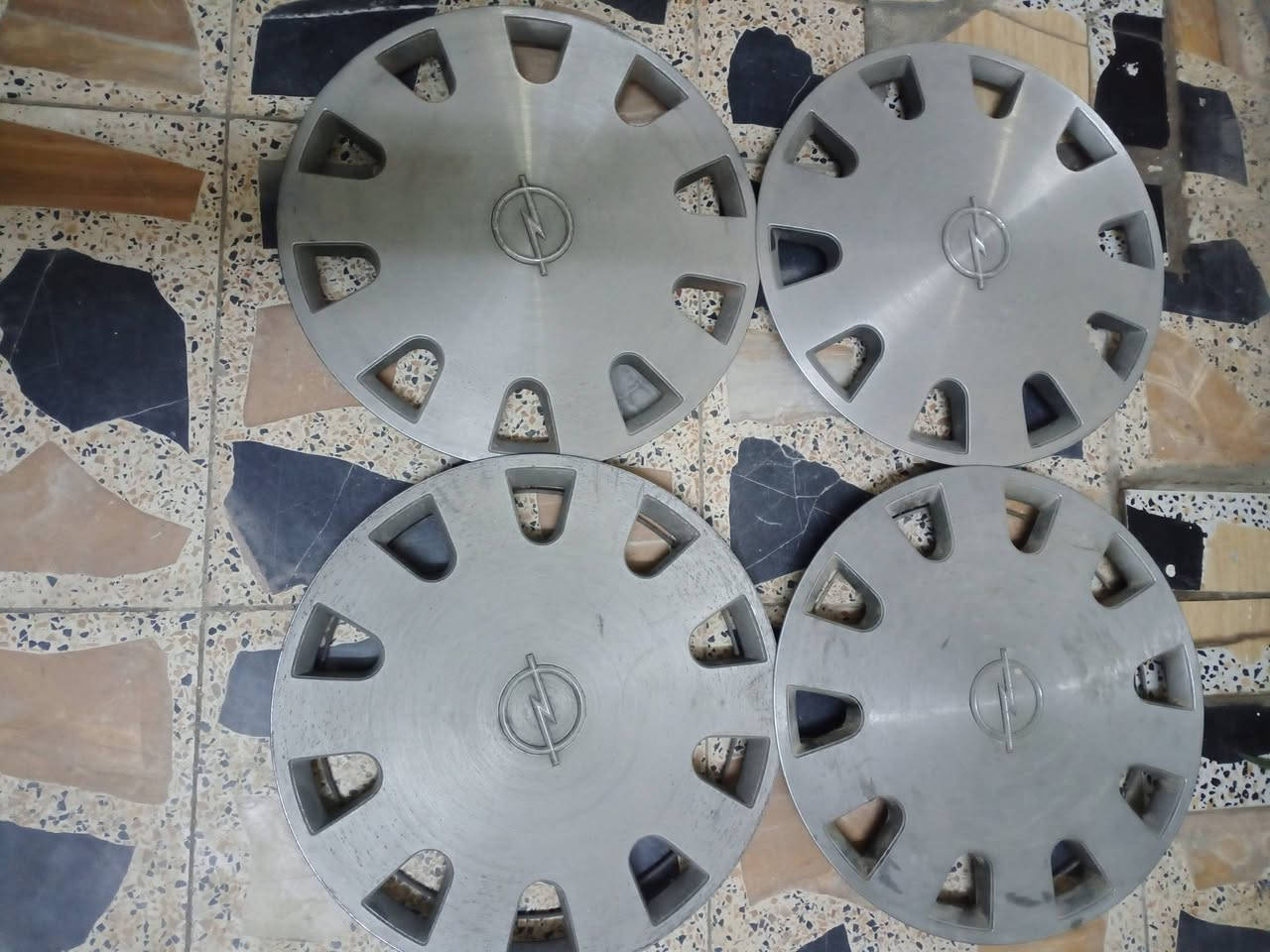 مرحبا بكم مجددا في عالم الopel قطع غيار واغراض للبيع ومراوسة الاسعار بالتعليقات يوجد خدمة تبديل اغراض...لايوجد توصيل محافظات العنوان كركوك مقابل دائرة الجوازات فرع كراج امين كماليات علي ***********
