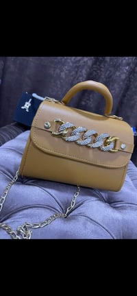 شنطة • توصيل