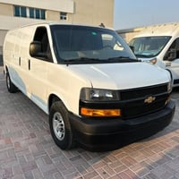 دبي • الإمارات • شاحنة