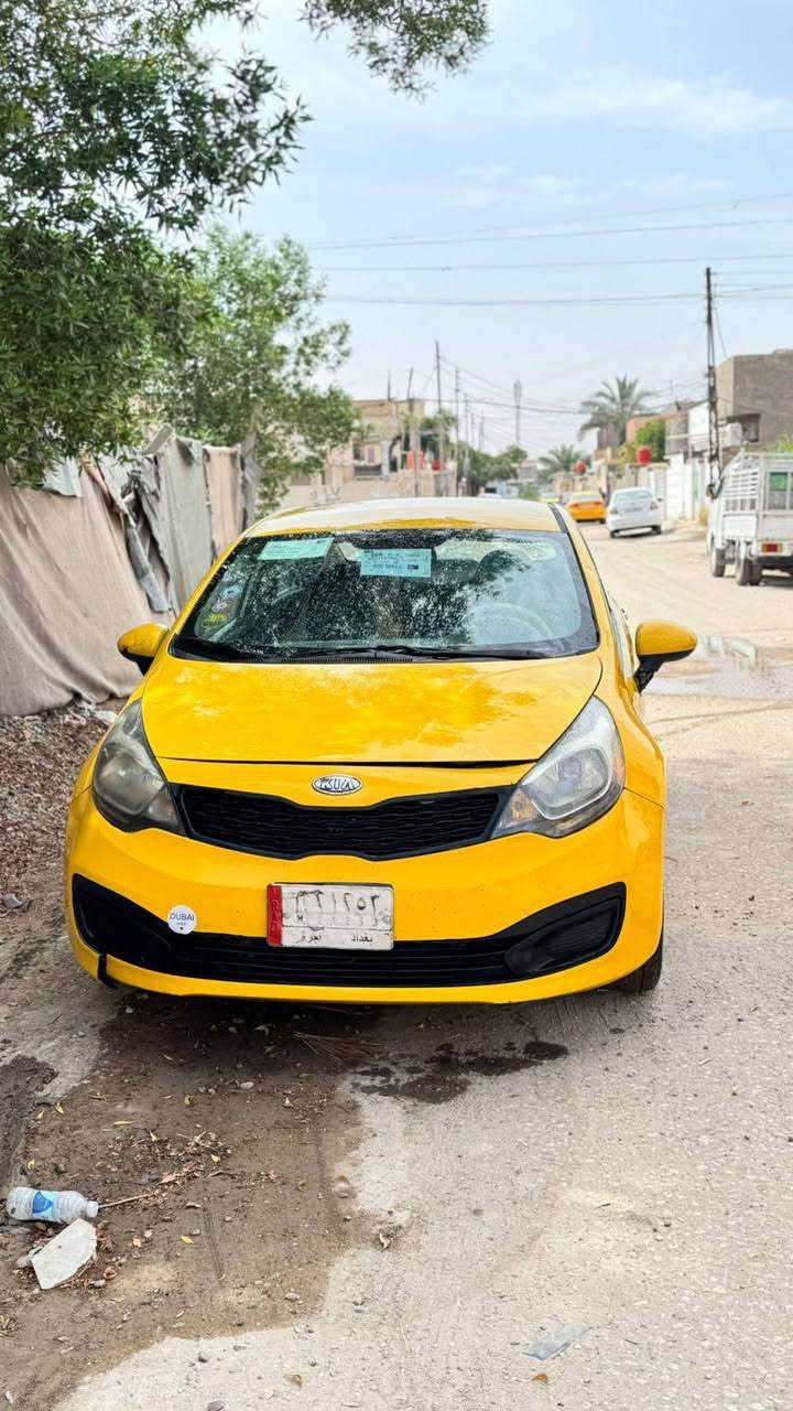 يالله جمعه مباركه ع الجميع انشالله 
السلام عليكم     ***********
من رخصه الادمن المحترم عدي كيا ريو 2013خليجي مكفوله كير ومكينه وتبريد ثلج وحداديه وتخم تاير مكينه 1600دوش معروضه72وبيها مجال بسيط ***********
