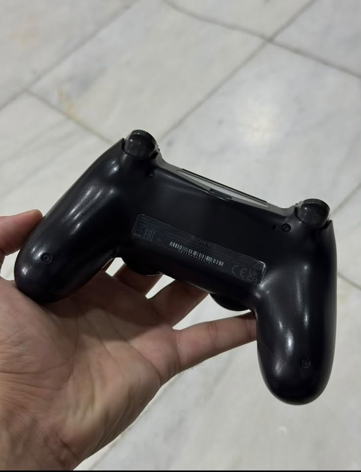 يو بي اس مال بلي 4 يشغل البلي نص ساعه 
مع جوستك بلي 4 اصلية شرط الفحص اخت الجديدة
سعر الجوستك 25 واليو بي اس 25 اذا اثنينهن ب 40 الف مكاني حله ***********
