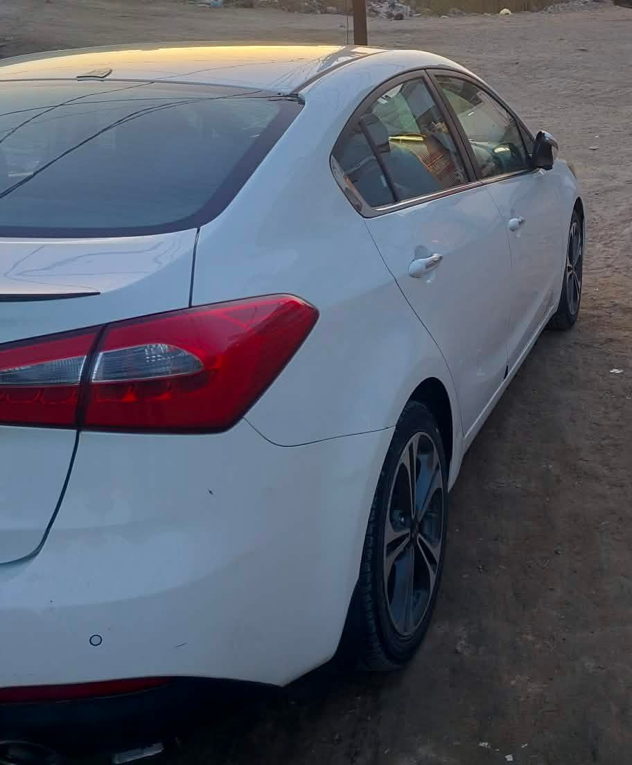 السلام عليكم مكلف بالنشر 
كيا سيراتو موديل 2014 فول عدا البصمه شفتات ستيرن لد امامي لد خلفي فتحت سقف مرايات شفط حساس امامي خلفي تبريد خلفي وامامي مكينه1600 مكينه مامفتوحه سياره فول عدا البصمه السنويه لل29رقم اربيل مالكه بالديوانيه تريد وكاله تريد مداور  السعر 130
 *********** ابو حسين
