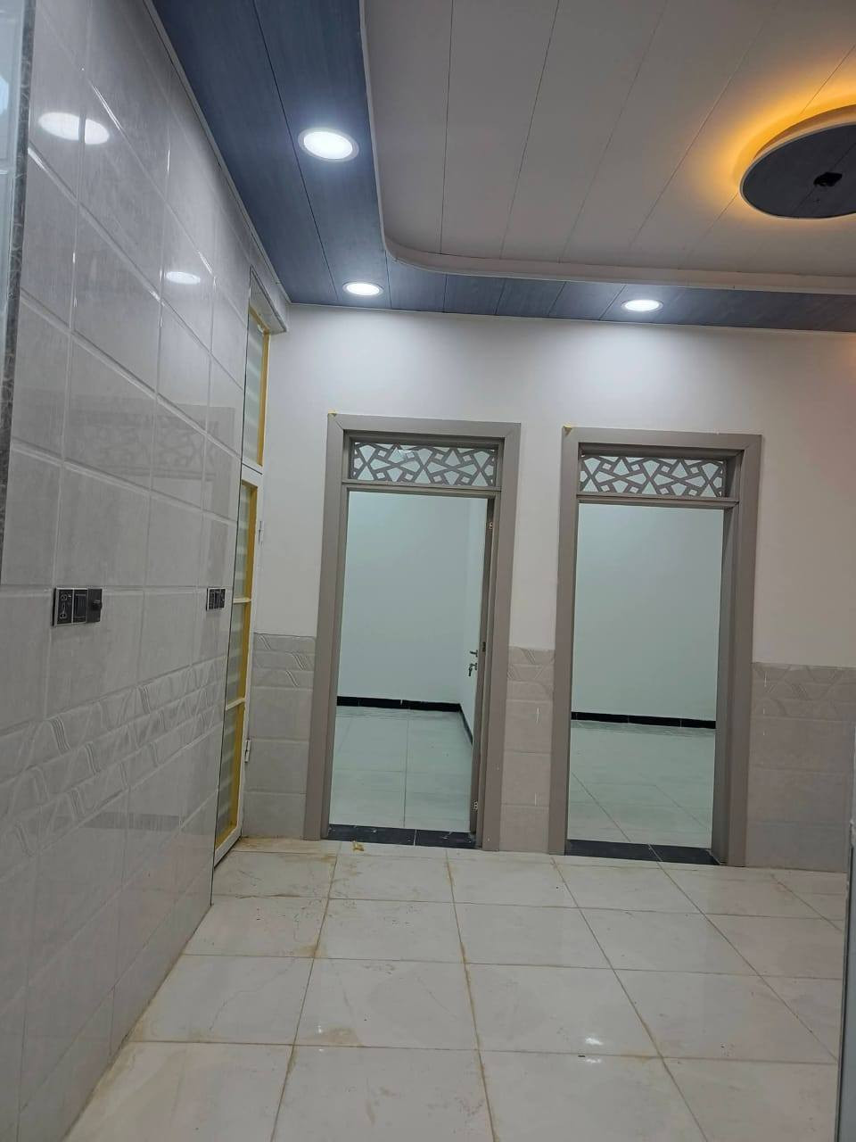 100متر للبيع غرفتين وصاله واستقبال ومطبخ وتخاريج داخليه وخارجيه
***********
