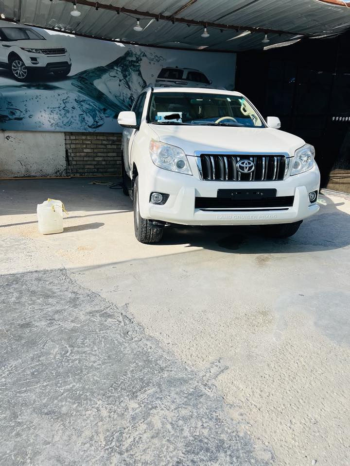 السلام عليكم ورحمة الله
للبيع 
برادو 2013 كويتي  
ماشيه 135 الف 
مواصفات txl
تجي فتحة سقف 
تحكم ستيرن جهتين 
كراسي جلد 
معروفه مواصفات ال txl
السياره مال جناي عله ايدي من 2013 
مكفوله من الحادث و الضربه القويه لكن بيها بعض الملاحظات مثل شخوط و رصعات 
السعر المطلوب 275 ورقه وبي مجال 
للاستفسار ***********
