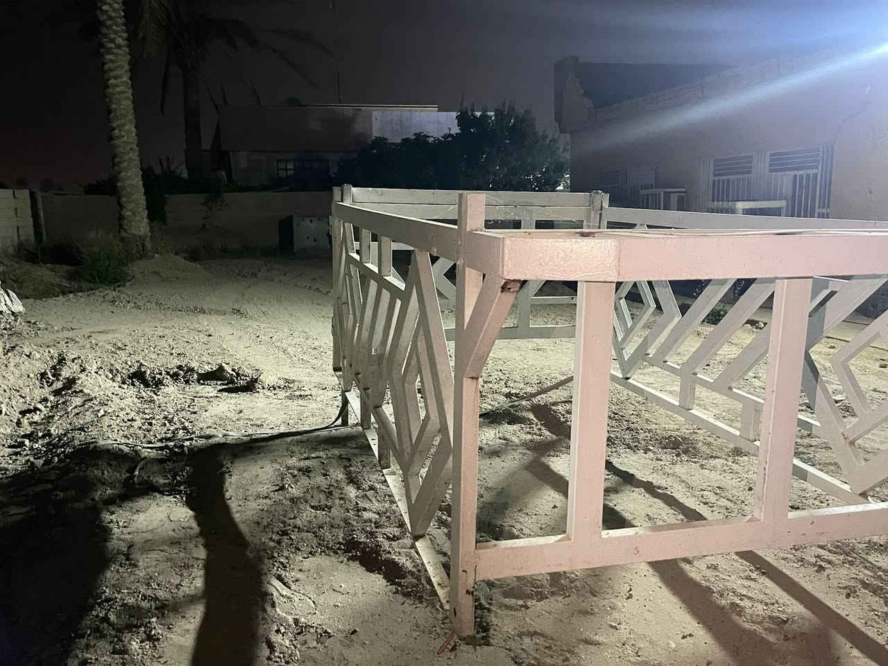 سلام عليكم ورحمة الله وبركاته. محجر البيع مكان رمادي رقمي ***********

