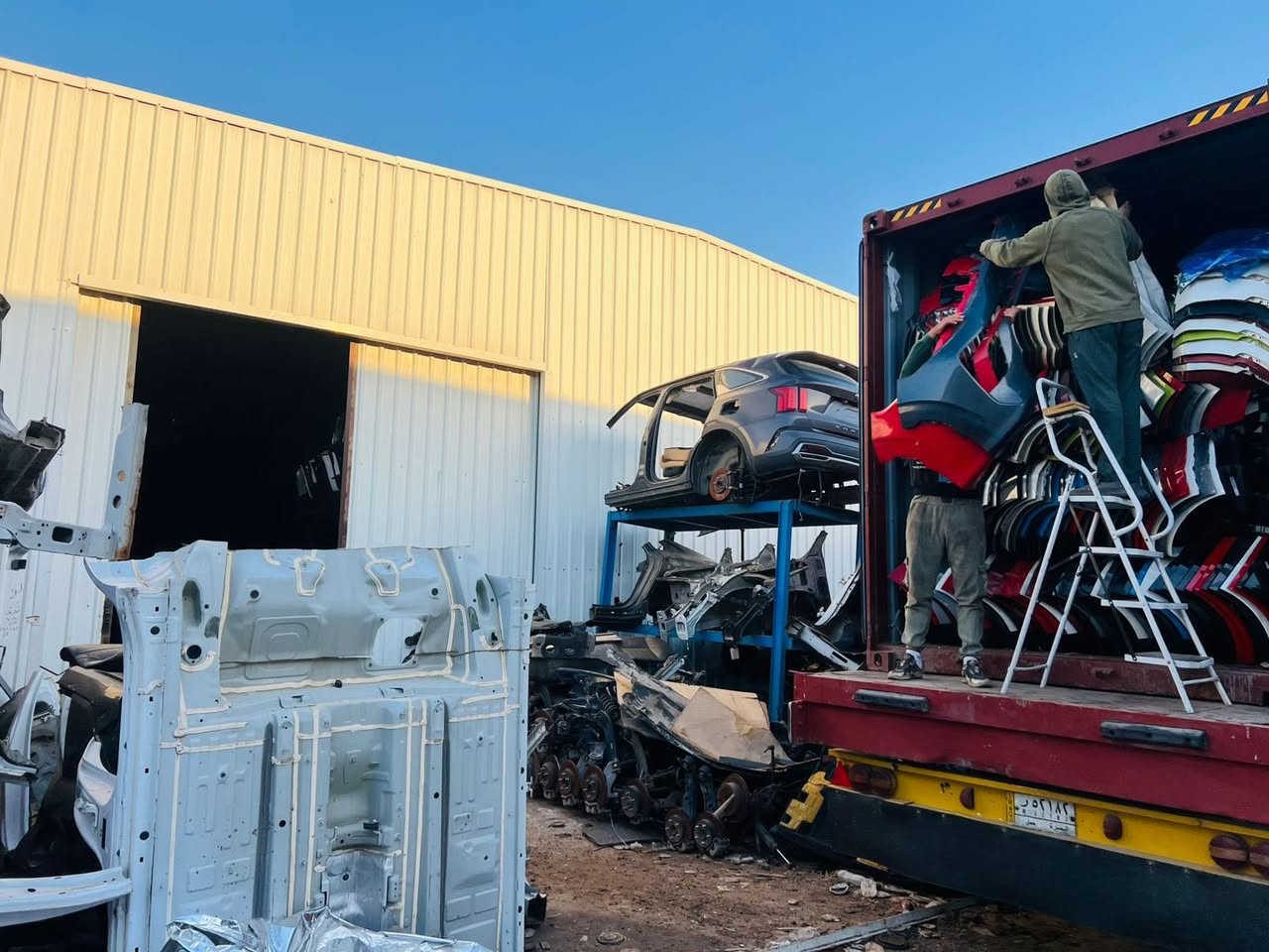 بسم الله الرحمن الرحيم 
على بركه الله 
تم وصول 
الحاويه الاولى من كوريا 
جميع قطع الغيار الامريكي والخليجي 
متوفر 
جديد ومستعمل

يتوفر لدينا قطع غيار كافة انواع السيارات الكوري وارد امريكي.وارد خليجي 

رد للاستفسار والطلب الاتصال على الأرقام التاليه 
يوجد خدمة توصيل بغداد وجميع المحافظات 

***********  مركز سيؤول 2  - ساحة عدن
