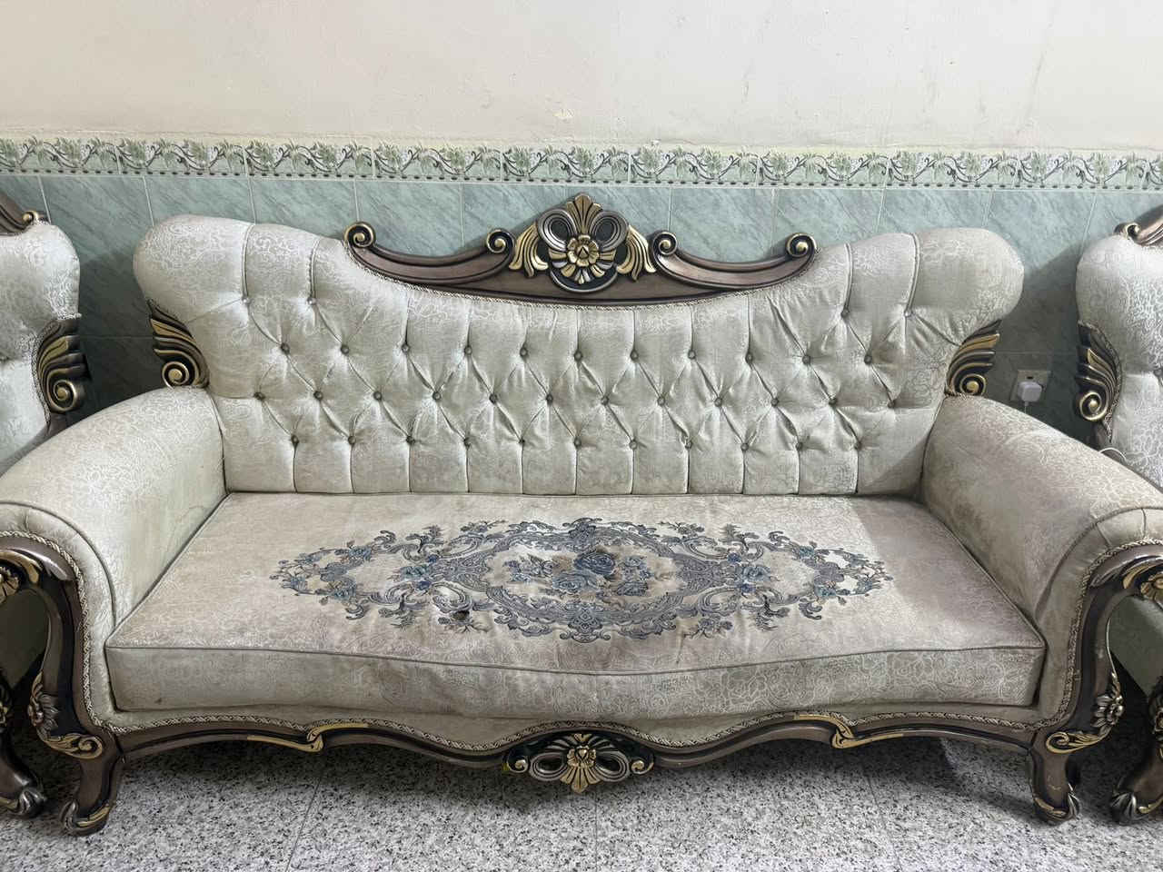 تخم ملكي زان تركي عشر مقاعد مع طبله موجوده بالصور سعره 750 الف وبي مجال بسيط مكانه بغداد منطقه العيطفيه الي يريد يشتري يتصل على رقم يوجود واتساب ‭0775 656 4154‬
