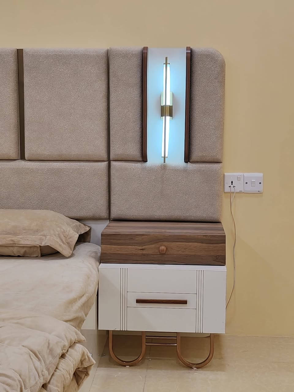 غرفة نوم تركي سما ابواب 10 قطع
موديل كنتور بدون زجاج 
 معمل اصلي درجة اولى📢

نفس الصورة بالضبط💯
برغي وجوي حديد
سرير جك خزان هيدروليك
انارة ذاتية  لد براكيت 
مراة ميز تواليت تعليك 
ارجل هيكل حديد
نرمايد هيدروليك الية الاغلاق 
سكك ثلاث مراحل  
نقوش  درجة اولى ✅
متوفرة بلون كريمي تطعيم جوزي  ✅
قياس الكنتور مع الملحق 335سم✅
ظمان فتح وتركيب 10مرات 
للحجز مراسلة الصفحة او الرقم 
***********
***********
#creatorsearchinsights 
#اكسبلور 
#تصاميم_غرف_نوم_مودرن 
#حلة_شارع_40 
#creatorsearchinsights
