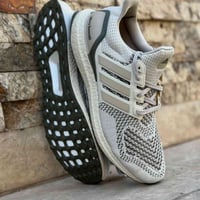 أديداس ألترا بوست • قياس 45 • الموصل سايدين