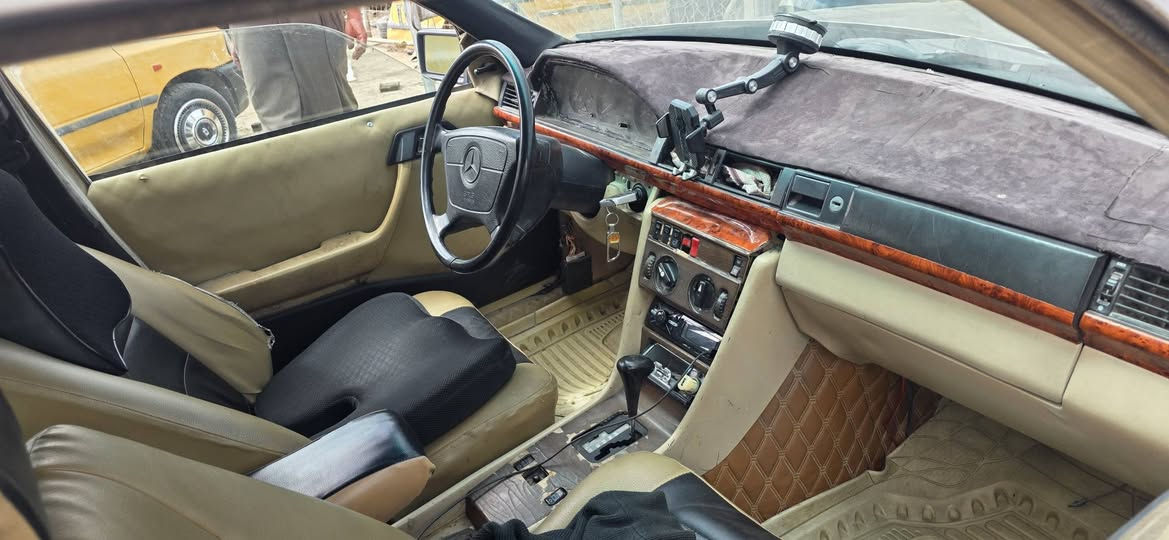 السلام عليكم مارسيدس دب محور بطه موديل ٨٧رقم بغداد تحويل مباشر سنويه ماصاقطه كير ومينه مكفولات تبريد السعر ٣٠ وبيه مجال للطيبين المكان ديوانيه***********
