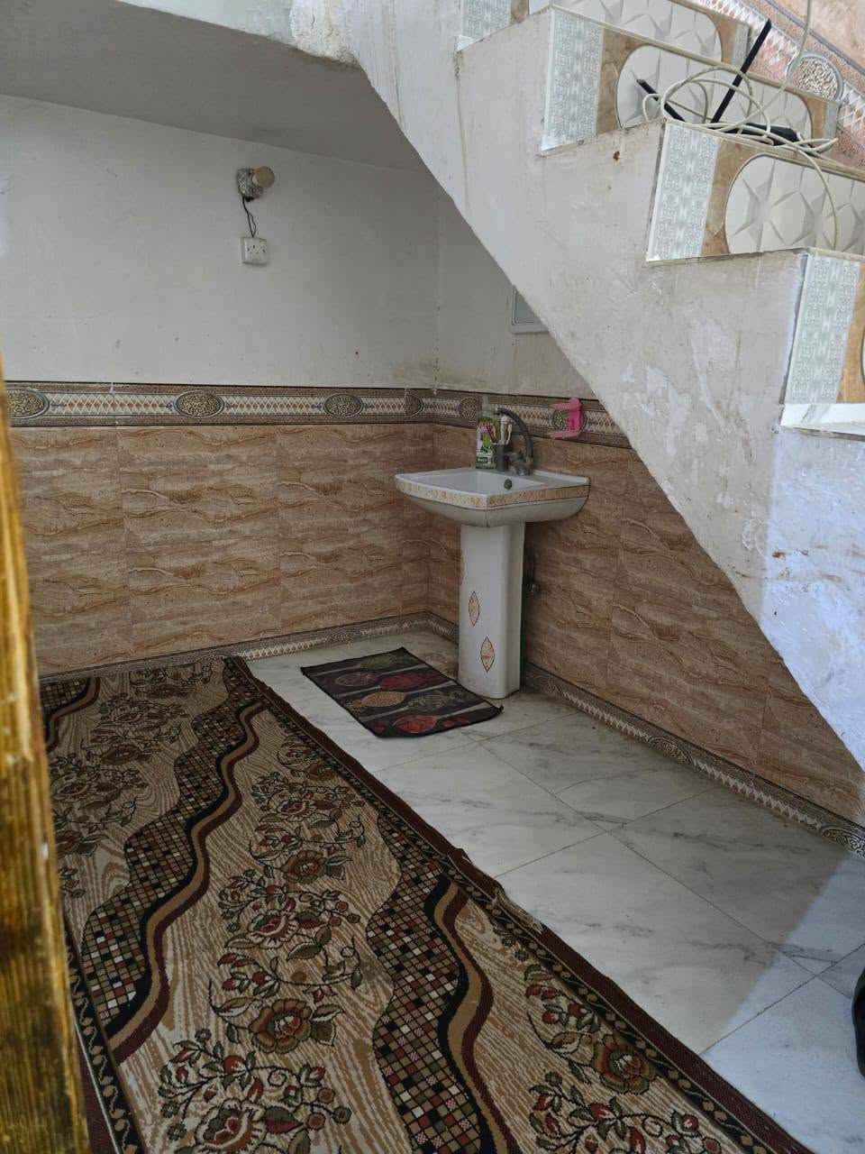 بيت للبيع مساحه 170متر شارع المشايه قرب شارع 30صوب بني ارچاب كونكريت الطرح ولارظيه حصريه جاهز ماناقص شي غرفتين نوم صاله وديوانيه ومطبخ وحمام  صيحات شرقي وغربي حمام داخلي ***********
