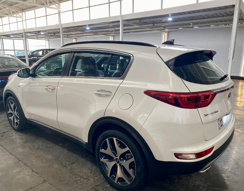 السلام عليكم مكلف بالنشر كيا سبورتج (2018) جيتي لاين (أيراني 1/1استيراد خاص)ماشيه29 الف زيرو على ايد صاحبها
بعدها بوضع الشركة كفالة (صبغ بارد تبديل شخوط فتح) مكينه(2400/ GDI) فور ويل مواصفات خاصة فول للاخير
بانوراما تدفئه تبريد رادارات داخل زعفران صندوق كهربائي 
جام بلو رايز بلادي كراسي الخلفيه تدفئه هيتر ستيرن 
بأسم راعيها الشخصي بغداد الدولي بصمات2 
مكان السيارة بغداد
***********
220$ وبيها مجال
