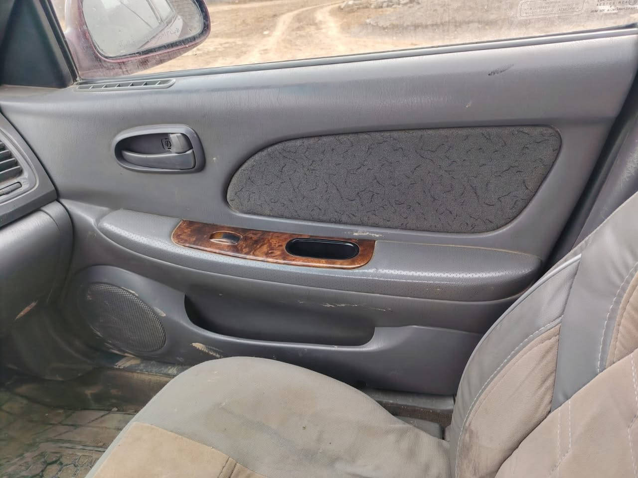 سياره للبيع سوناتا مديل 2000 رقم نينوى الجديد أنا الشرعي السياره بسمي بدون خيسان بدون صبغ تبريد شغال كلشي شجديد نضيفه السياره التواصل علا الرقم ***********
