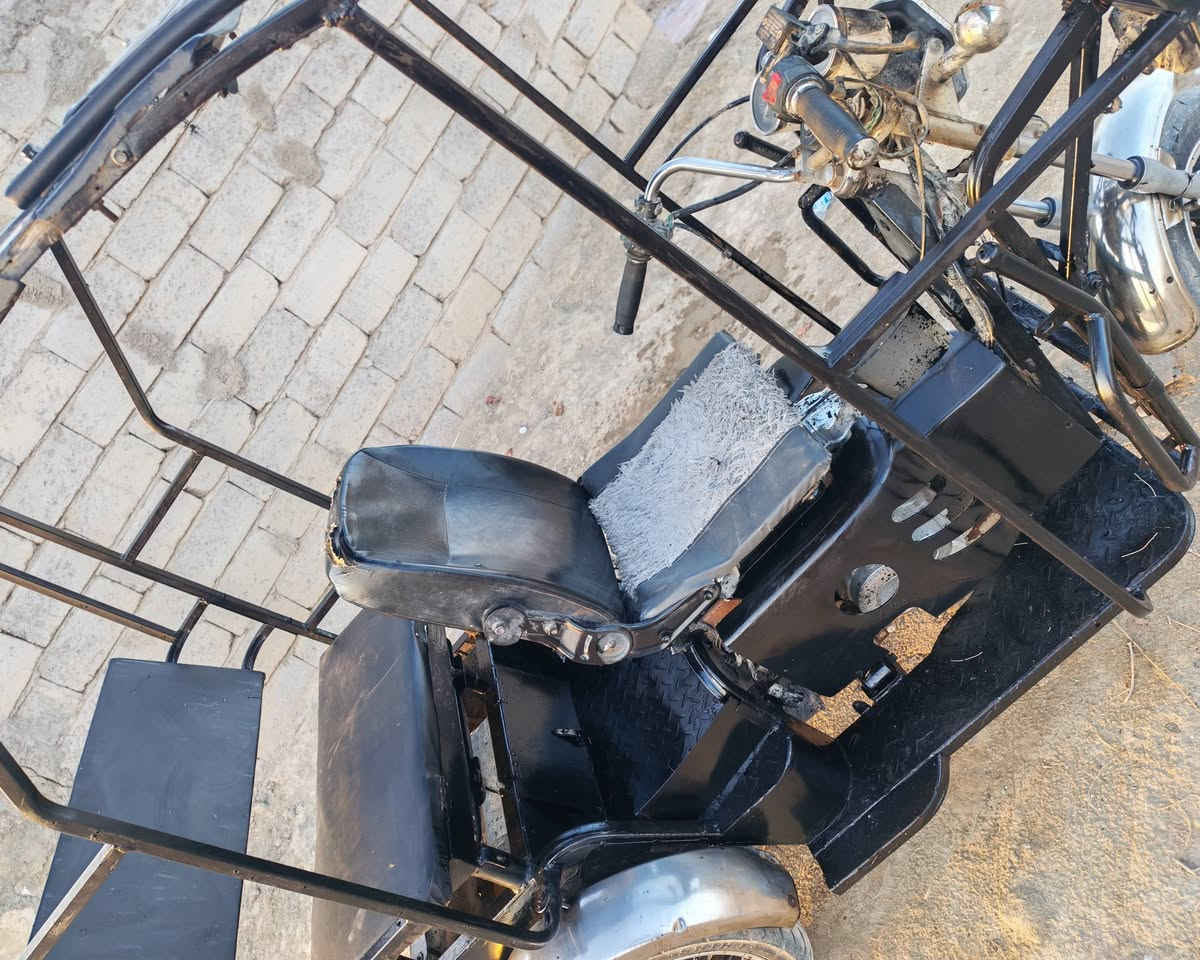 دراجة ذوي الاحتياجات الخاصة (معوقين) ٣ تايرات محور مكينه ستوته MTR  نضيفة وبريك خلفية دسك بريك قوي دبلات امامي جديد كلها شغاله سلف ليت هورن اشاير شراي يتصل *********** السعر (500)الف
