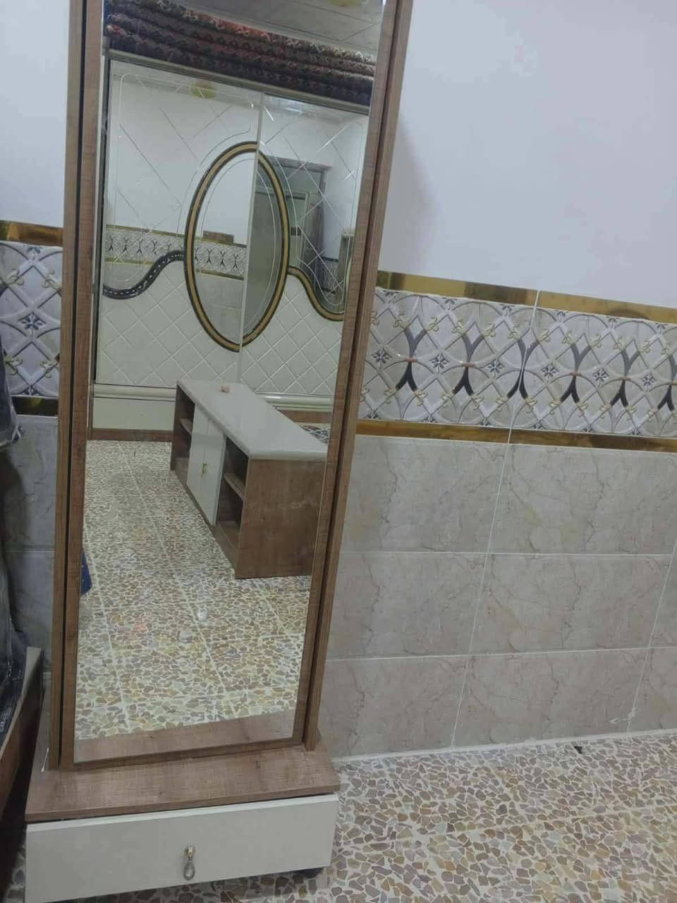 غرفه نوم تركي للبيع 9قطعه بيه نشرات اصفر 
السعر 750 وبيه مجال لل استفسار 

***********
