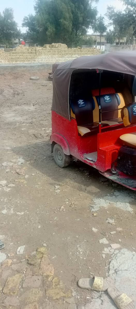 سلام عليكم تكتك البيع موديل 16 رقم سنويا انكليزي رقم بغداد تعمير جديد مكينة مجفتة تجفيت شركه تخم تاير دوشمه جديده السعر 4,000,000 وربع وبيها مجال مكان بغداد المعامل ***********
