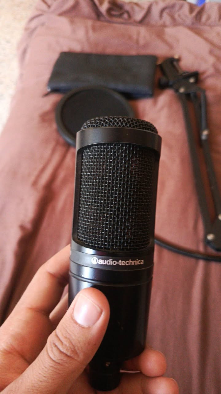 مايك Audio-Technica AT2020 (XLR)
- ستاند 
- كيبل XLR
- بوب فلتر
ـ الحقيبة الأصلية

السعر 160 

واتساب ***********

