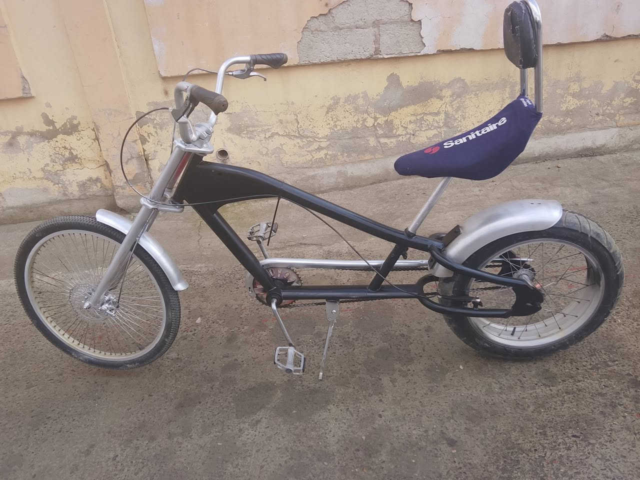 السلام عليكم للبيع بايسكل نظيف جدا السعر على الخاص رقم ***********
