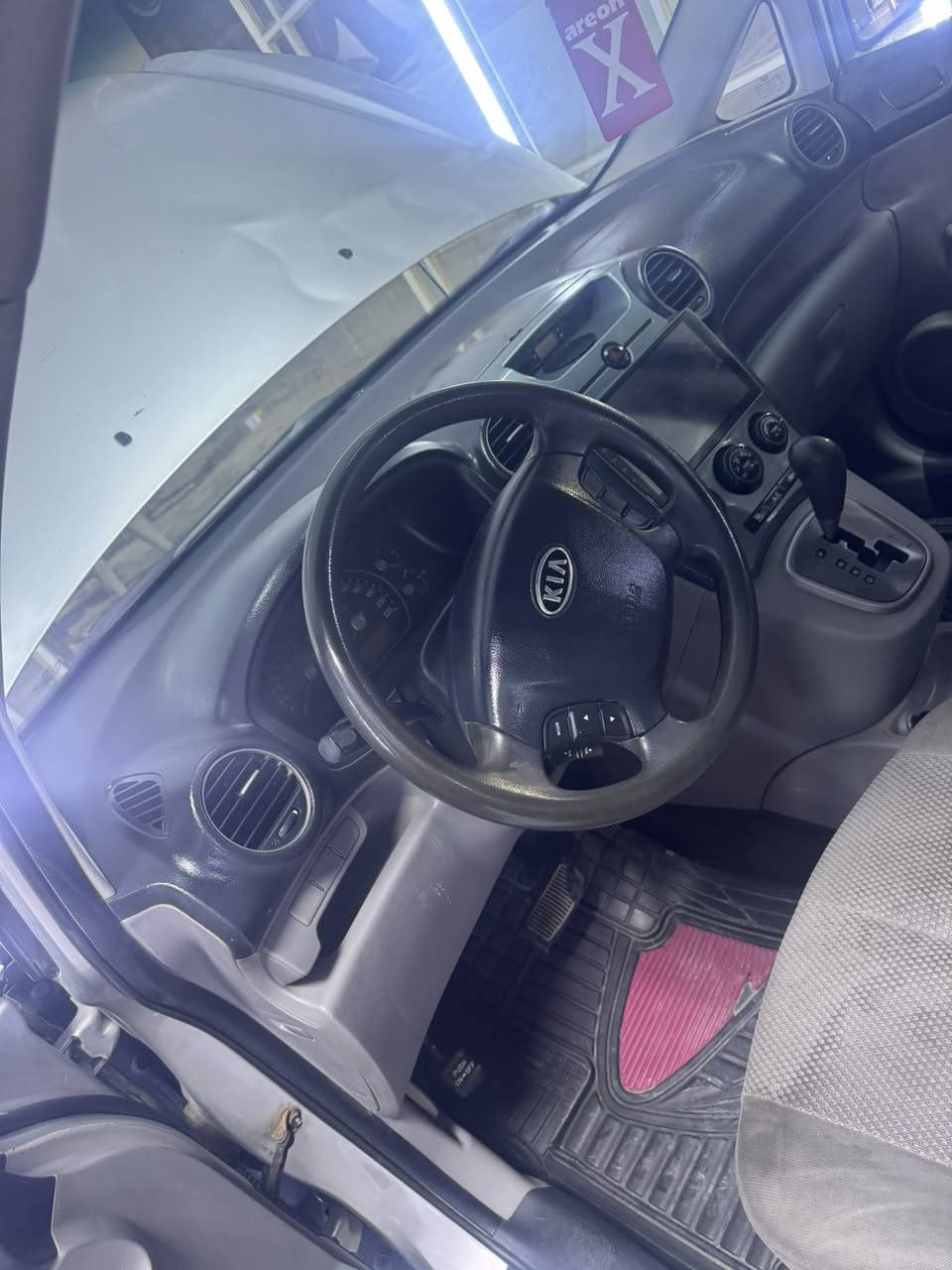 كيا كارينز موديل ٢٠١٠ خليجي مكينه ٢٠٠٠ فول مواصفات بيها صندوك صبغ وهلال مال جاملغ فقط بيها مكانات بار 
مكاني بغداد 
السعر ٩٨ قفل 
***********
