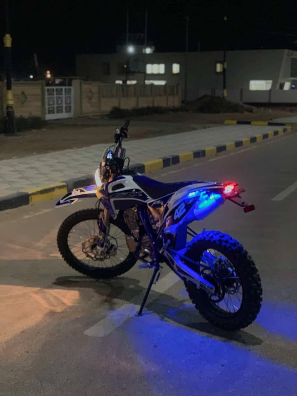 سلام عليكم شباب قطعه زيرو من اكلك زيرو صدك زيرو نضيفه بمعنى الكلمه ماصارلي شهر من جبته المثله بس مكاتبه يبيعوه بـ مليونين وهاي اوراقه كامله گمرگ مدفوع وهاي صعب گمرگه الدراجه بعده ما مسجله بأي اسم تاخذه وين انته بأربيل تسجله يمك وين ماجان تسجل سعره مليون و900قفل عنواني ناحية المنار(الحمار)
 ‏‪***********‬‏
