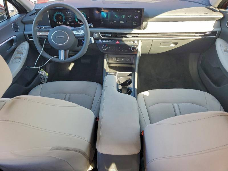 السلام عليكم
هونداي سوناتا  2025
ماشيه m13257 
حالين السياره بألطريق 
فول المواصفات ما عدا البانوراما 
سعر السياره واصل ميناء ام قصر  122
مع الكتاب الشهداء خارج الميناء ام  قصر او كراج يوسفيه 
السعر 16700$  للاستفسار حيدر العبودي  ***********
