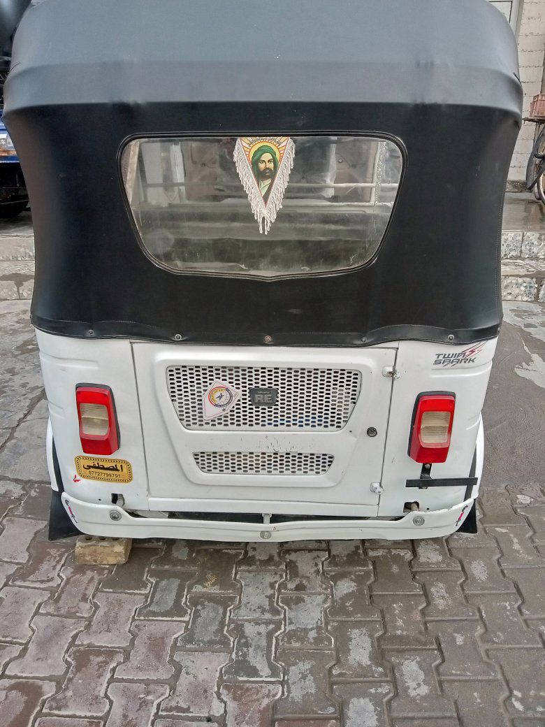 السلام عليكم 
موديل21رقم وسنويه انكليزي تحويل اشوكت ميعجبك مكينه خرسه كهربائيات شغاله تكتك نضيفه اتخبل احله من الصور تخم تأير كبل لشارع سعرها7100وبيها مجال مكاني بغداد ابو اغريب بلحصوه 
***********واتساب 
***********اتصال
